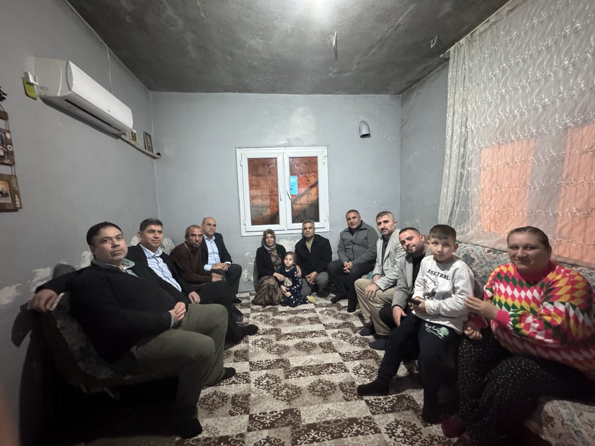 📍Gülpınar Mahallesi

Seyhan İlçemizin 13. Bölge ve Mahalle Başkanlarının düzenlediği iftar programında, İl Başkan Yardımcımız Yalçın Limoncu ile birlikte Zehra Hanım’ın hanesine misafir olduk.

Ramazan’ın bereketini ve aynı sofrada buluşmanın huzurunu paylaşarak gönül