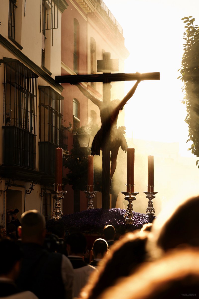 Ya llega, es la luz de la primavera.

#ViaCrucisSevilla2026