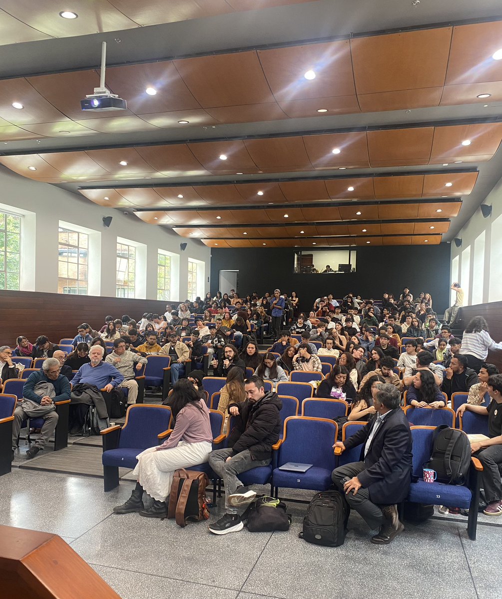 Así concluyó hoy la Asamblea Triestamentaria de la FDCPS más 250 personas conectadas vía Meet. Profesores, estudiantes y administrativos nos resistimos a un gobierno universitario impuesto y defendemos la autonomía y la constituyente UN!