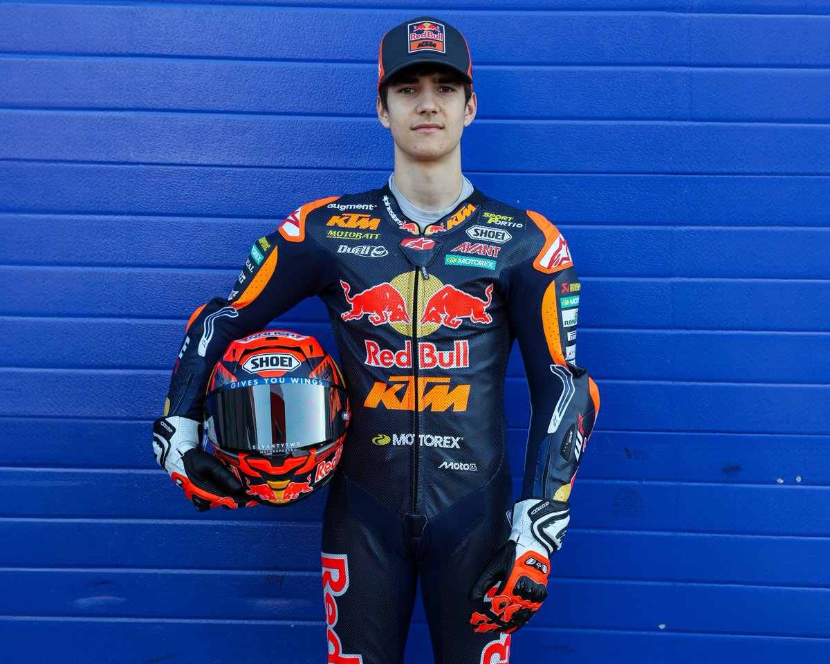 RedBull_KTM_Ajo's tweet image. Brian Uriarte: “I’m very happy to have turned my dream into reality”

🔗 bit.ly/4rz4COg

| #BU51 | #Moto3 | #PreSeason | #Interview | #GivesYouWings | #ReadyToRace | #MotoGP | #AjoFamily |