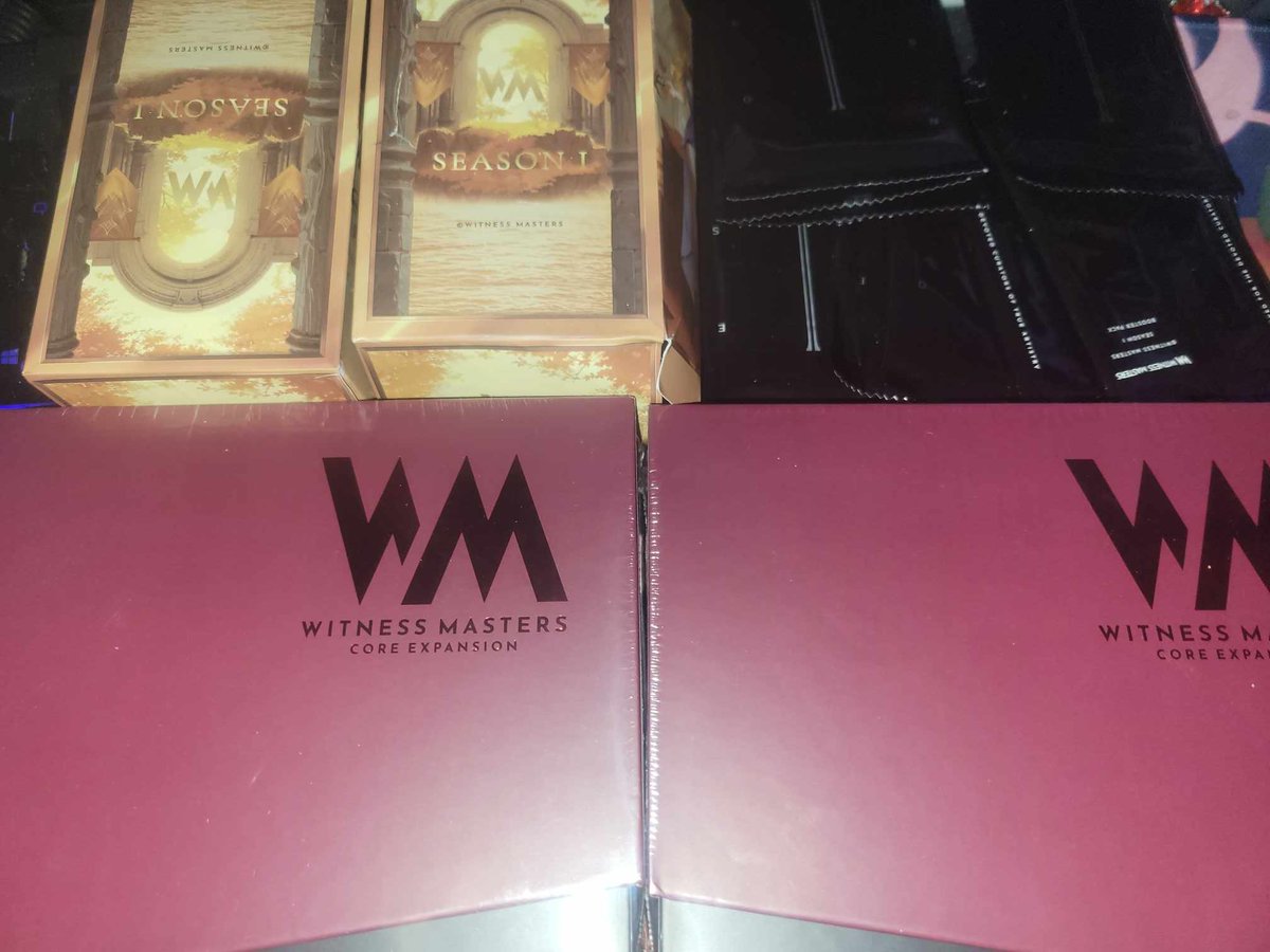 SvaCards's tweet photo. This crap was the biggest scam @theotakubox has ever pulled , You bought a "Collectors Box" You get a "Founder Box" not to mind you the triple price difference boxes came crushed , Same exact promo they are SOOO Lucky we are out of the range to chargeback this hot trash #otakubox https://t.co/9pEv3LEbaC