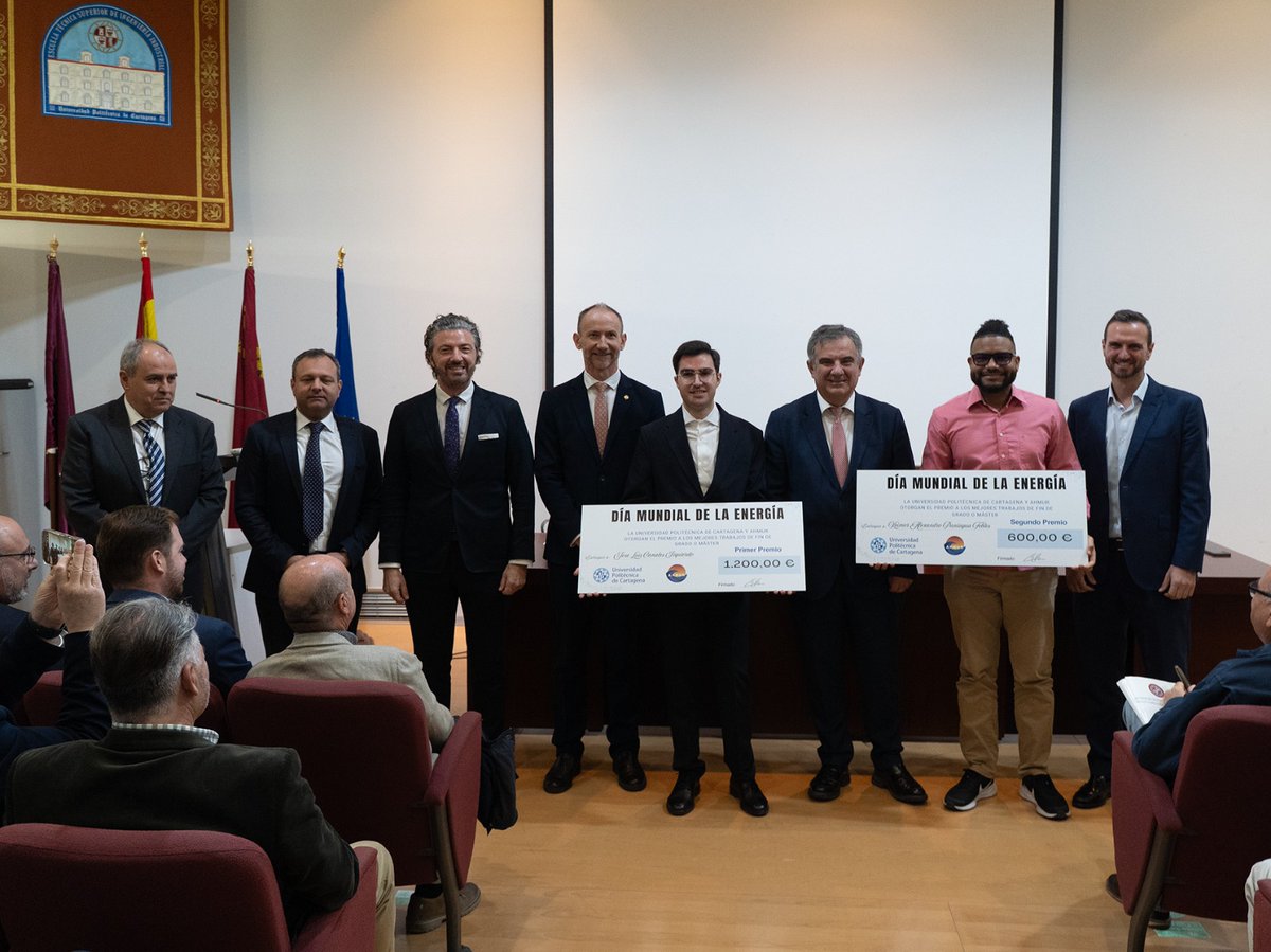 AHMUR_H2's tweet photo. 🎓 Hoy, en la UPCT, la Cátedra AHMUR–UPCT ha celebrado la jornada “Hidrógeno verde y gases renovables” y ha entregado los premios a los mejores TFM.
Reconocimiento al talento, la investigación y la innovación en energías limpias.
#HidrógenoVerde #GasesRenovables #UPCT #AHMUR https://t.co/oFvi1Qt0Cp