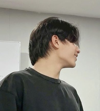 Starlight_1419's tweet image. นี่ล่ะ ๆ สายตาคนเจ้าเล่ห์ธงแดงทั้งสองคนมาละ ส่วนพี่คนสวยก็หลับตาเอายัยน้องมอธเข้าร่างแล้วเรียบร้อย รอชมความสนุกจากน้องรักบ้าเล่อะะ😌

#YouManiacSeries 🍷🍓🚩
#WilliamEst #williamjkp #est_rvp