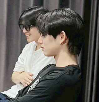 Starlight_1419's tweet image. นี่ล่ะ ๆ สายตาคนเจ้าเล่ห์ธงแดงทั้งสองคนมาละ ส่วนพี่คนสวยก็หลับตาเอายัยน้องมอธเข้าร่างแล้วเรียบร้อย รอชมความสนุกจากน้องรักบ้าเล่อะะ😌

#YouManiacSeries 🍷🍓🚩
#WilliamEst #williamjkp #est_rvp