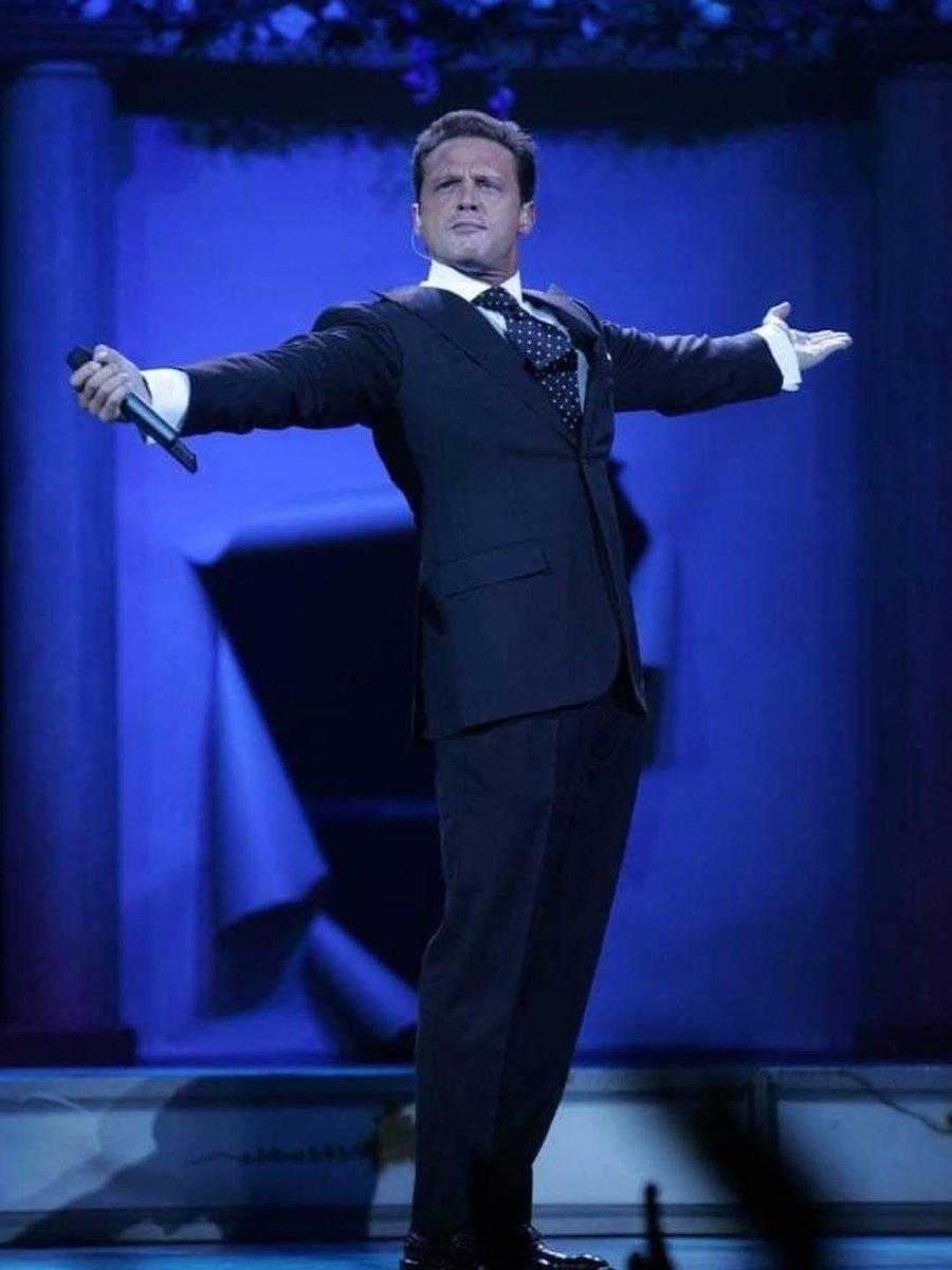 Feliz Martes ♥
@lmxlm #LuisMiguel #TXLM #FansClubOficialChile