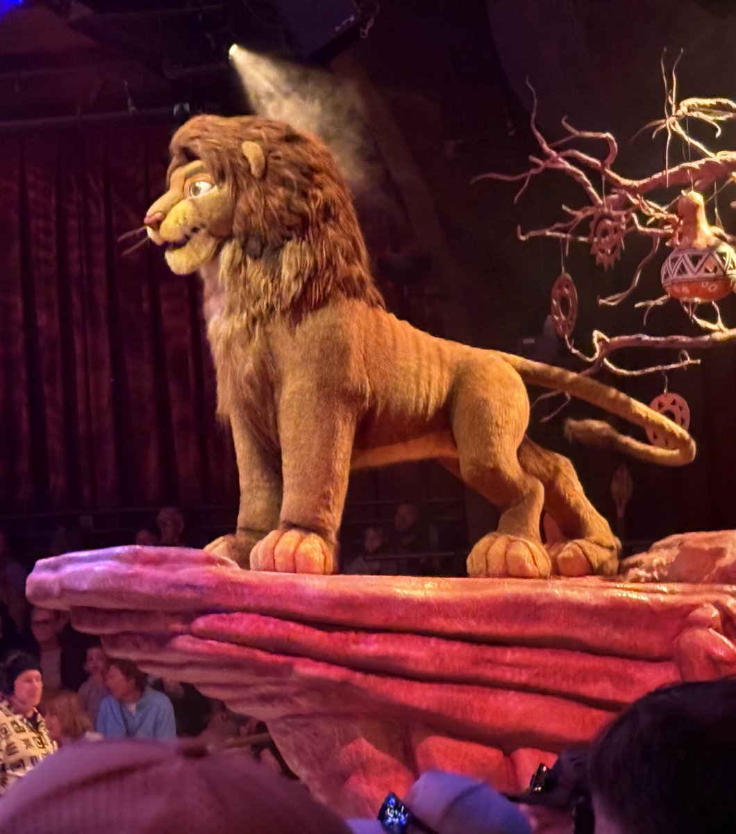 Chainsaw Reacts tweet media