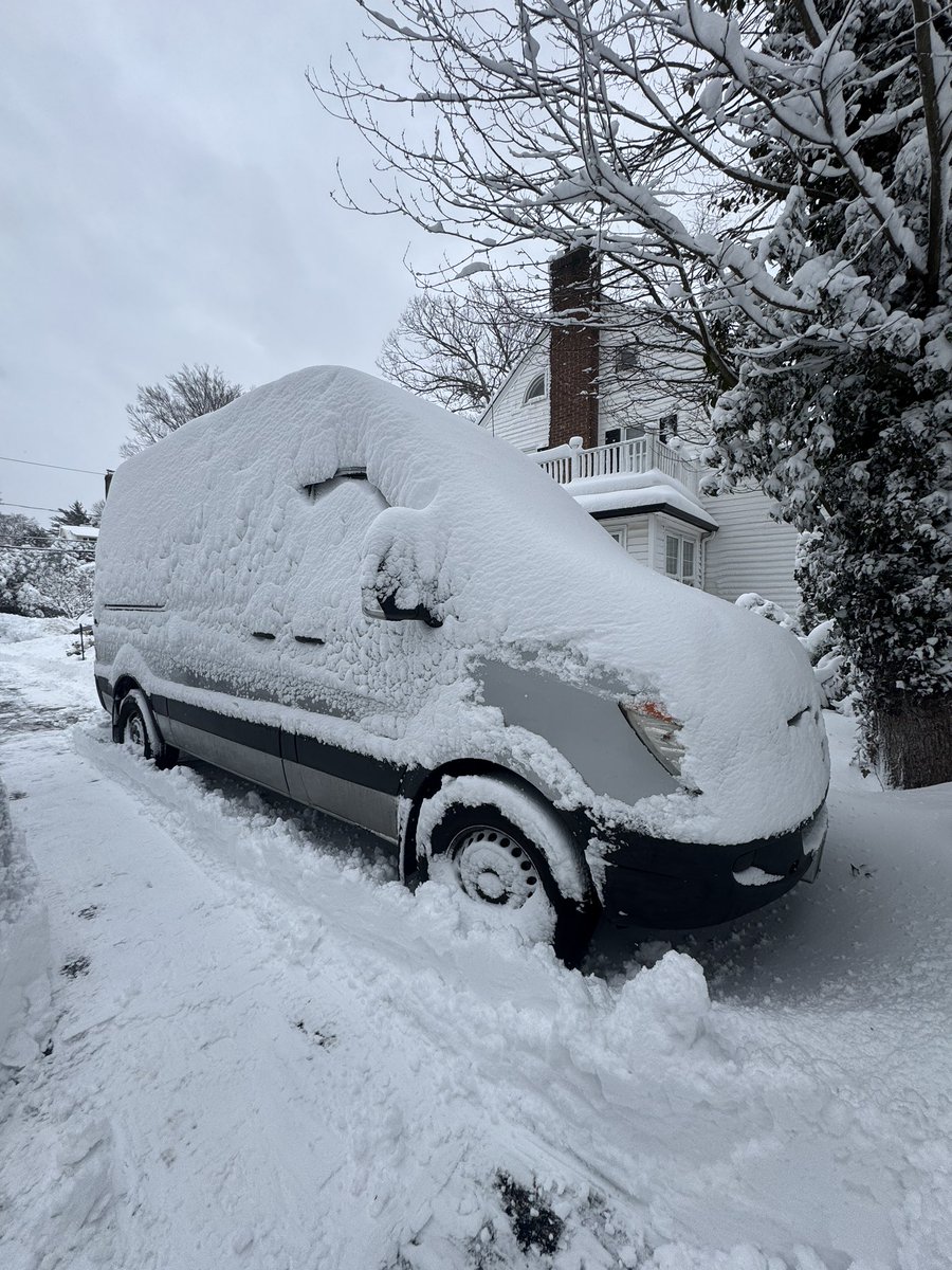 billyapostolou1's tweet photo. Hopefully she’ll thaw out for the March shows https://t.co/klgtxPVCkk