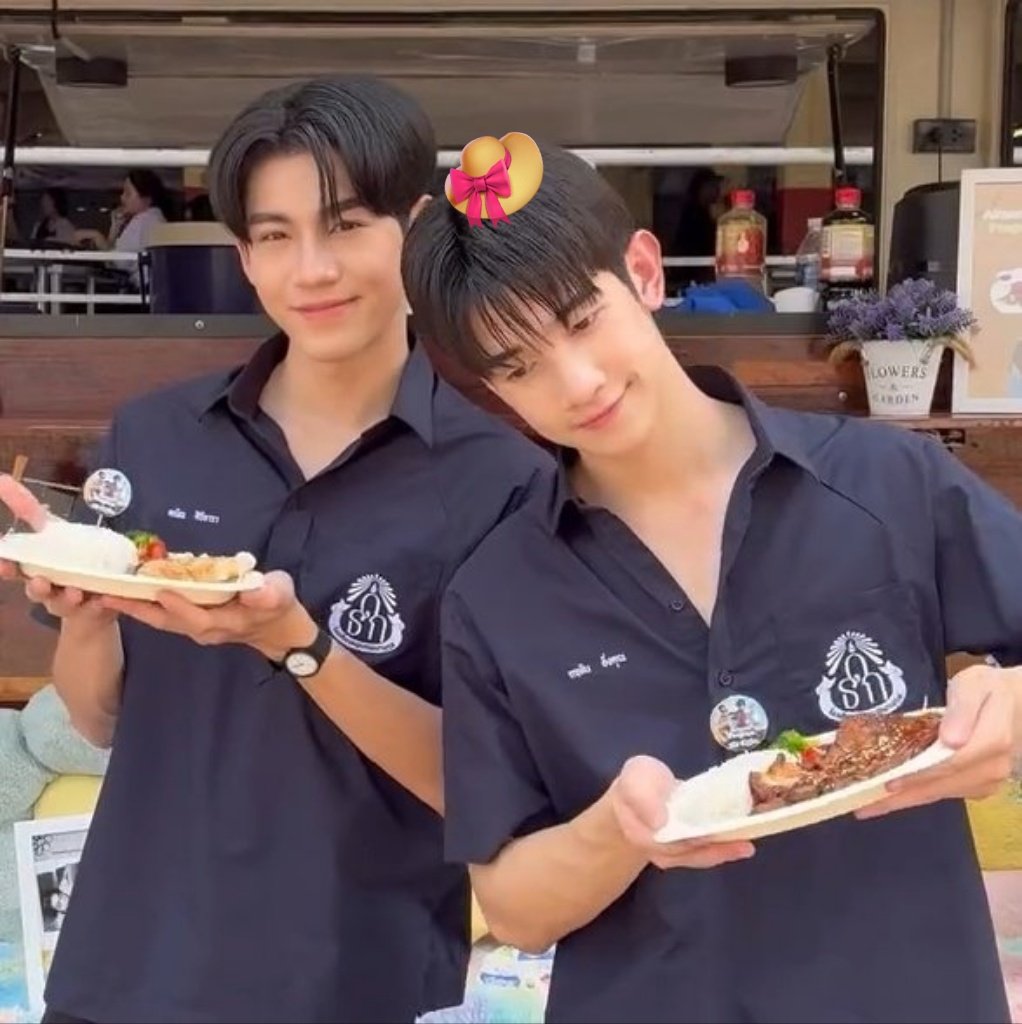 ก็ชมว่าสวยตั้งแต่ผมสั้น ร้องเพลงลูกชิ้นของฉันน.. อยู่อย่างง  จนตอนนี้โปรผมยาวหน้าม้าน่ารักมากกขนาดนั้นจะไม่รู้สึกรักขึ้นมากๆ เลยได้ยังงายยไหว

#โทษทีครับเสียงในหัวดังไปหน่อย 
#AlmondProgress