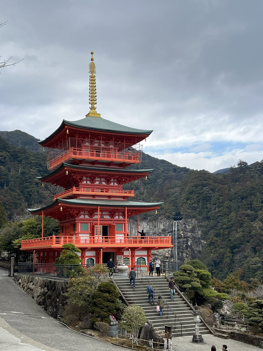 Uchan4015's tweet photo. 那智の滝⛩ https://t.co/wETnJYzxQz