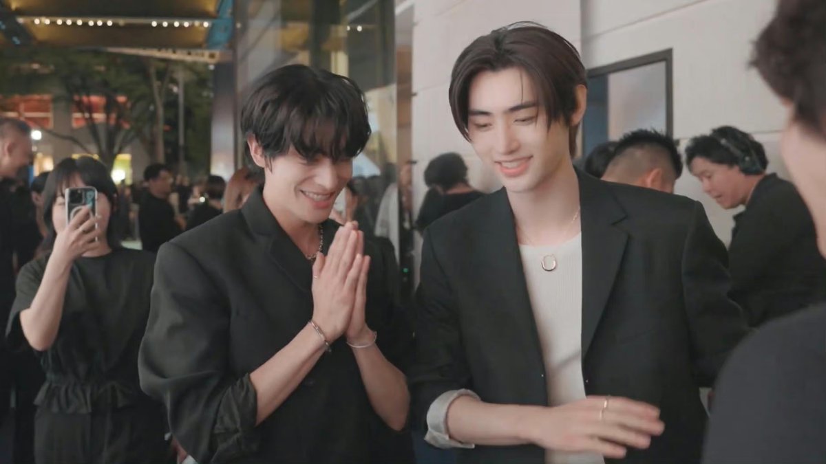 ไฮโซหนุ่มตี๋ชื่อดัง พาแฟนเปิดตัวต่อหน้าสื่อครั้งแรก