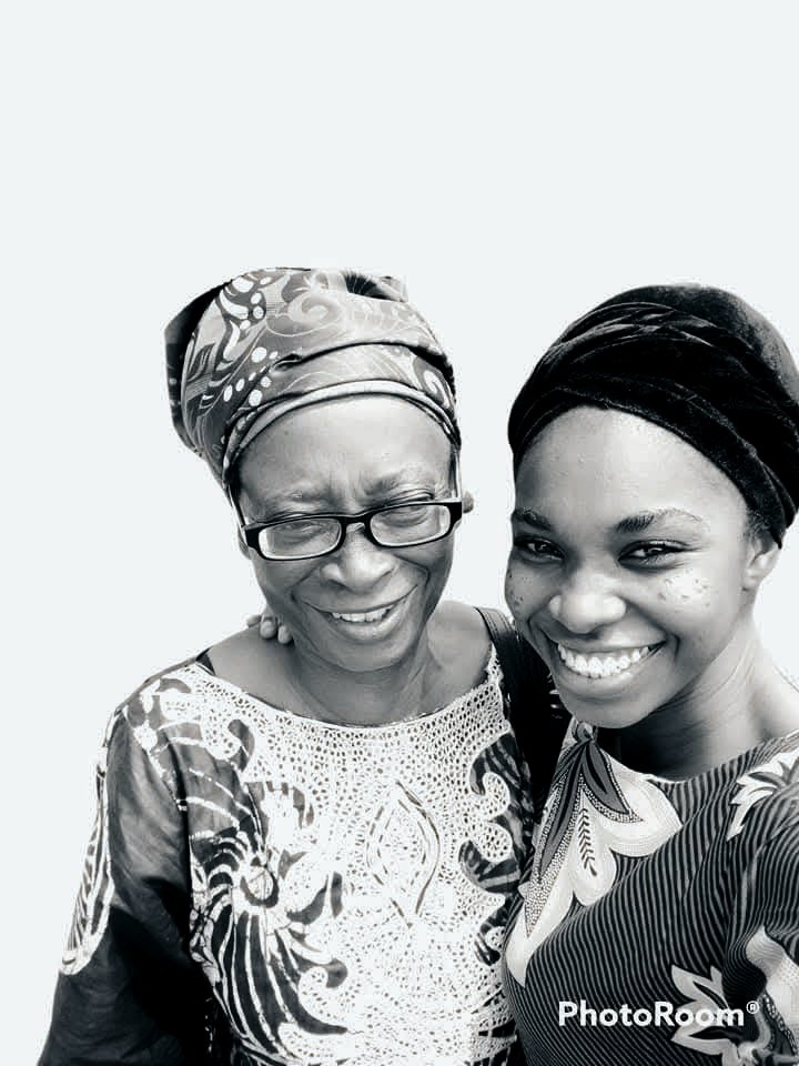 dblesssinger's tweet photo. Four years ago, around 10am, one loud bang change my life forever.
“Mama na” took a bow 🕊️
Dem say time dey heal, but I think e just dey help us live with the pain.
Today, as hubby call “Elizabeth,” sharp pain waka inside me. 
Na " Mama na" name be that. https://t.co/EoK0OmH6B7