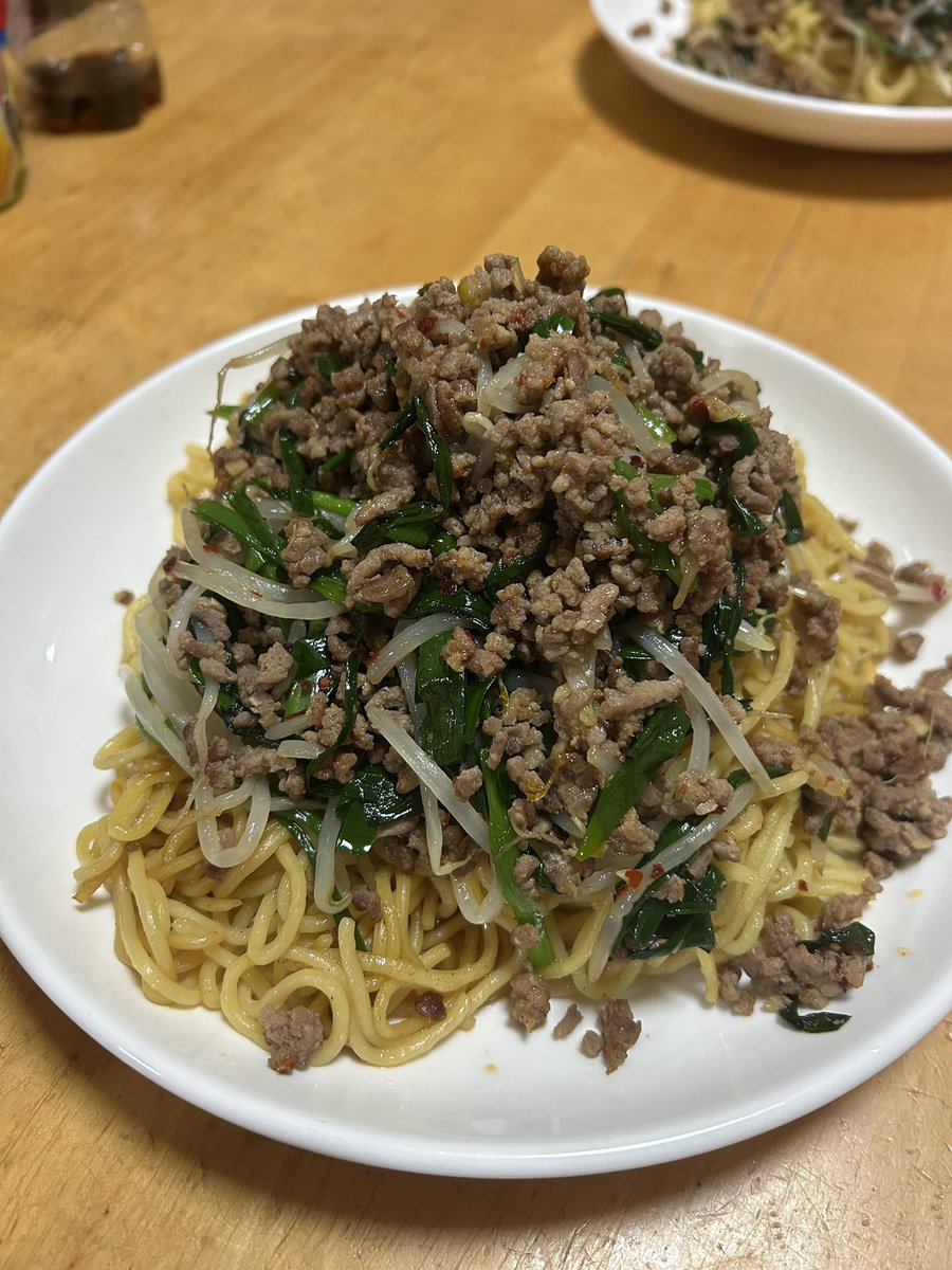 今日の夜メシ〜

本日LV43になった私のリクエストで

娘お手製の台湾焼きそば〜😆

店に出せるレベルで超美味い😋

👻店舗やらせようかな？🤔