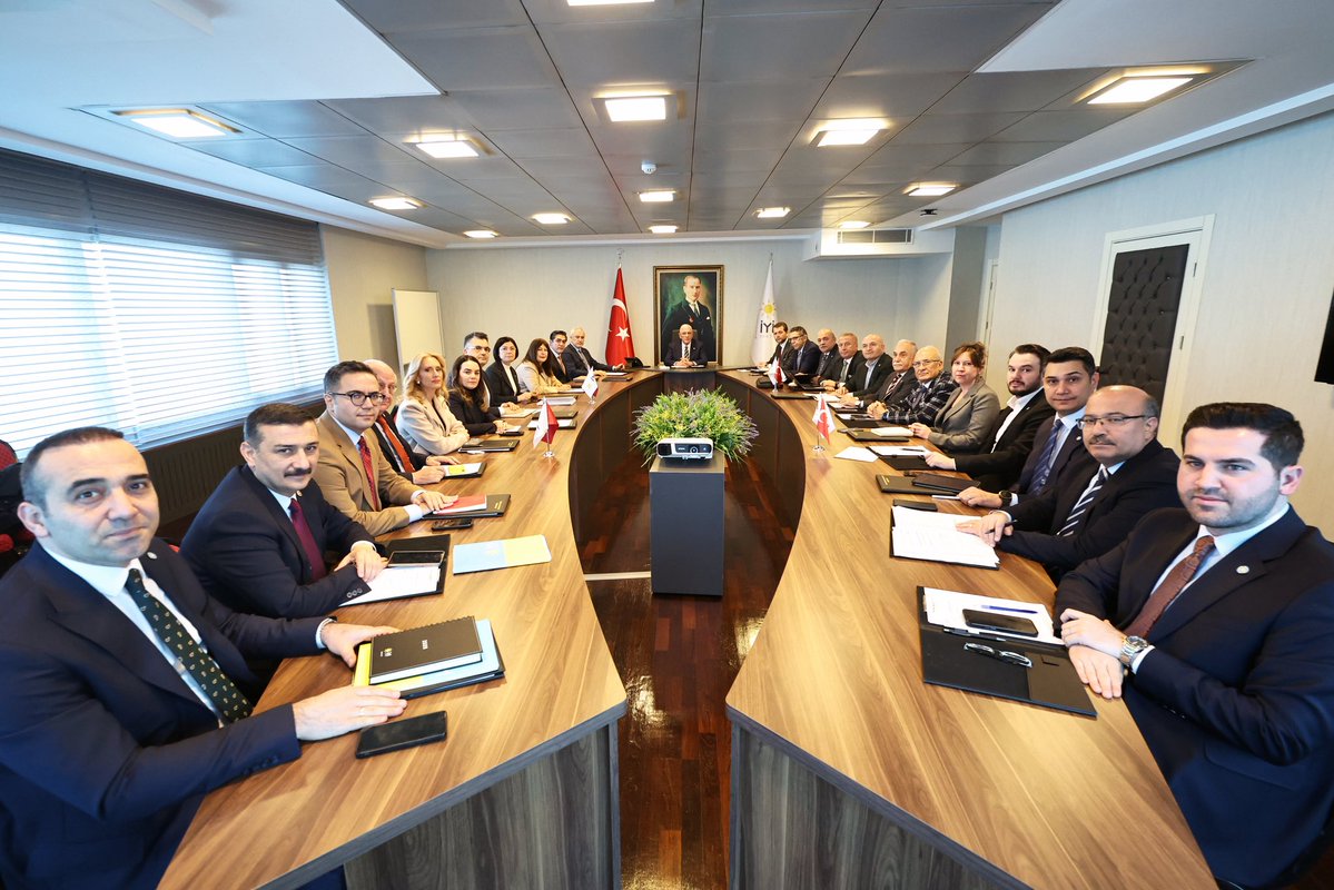 Genel Başkanımız Sayın Müsavat Dervişoğlu’nun (<a href="/MDervisogluTR/">Müsavat Dervişoğlu</a>) başkanlığında,

Başkanlık Divanı Üyelerimizle olağan toplantımızı gerçekleştirdik.

Ülkemiz ve milletimiz için durmadan, yorulmadan çalışmaya devam ediyoruz. ☀️