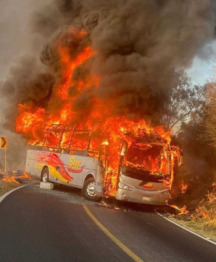 Meksika'da kartel (CJNG) cehennemi; hayat durdu... Liderleri öldürüldü, ülkeyi ateşe verdiler. İşte CIA istihbaratıyla öldürülen liderleri ve detaylar: jonturk.tr/meksikada-kart…