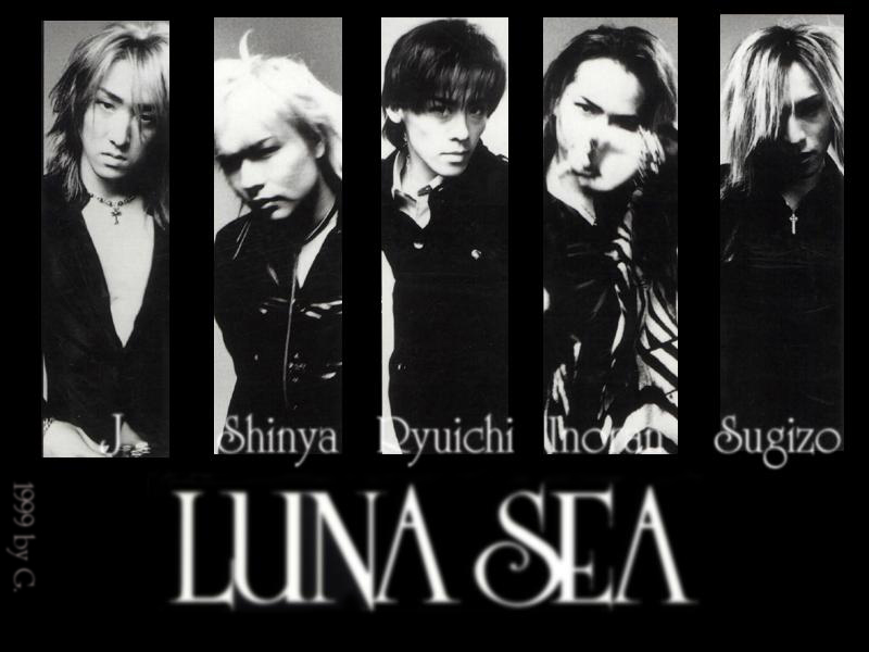koko_machida's tweet photo. 『 LUNA SEA 』
 　昨夜はLUNA SEA（ルナシー）のドラムの真矢さんが亡くなったというネットのNEWSを見てビックリした。
　自分の部屋のCDラックを久しぶりに覗いてみたら、ルナシーのアルバムCDが６枚もあった。
　もうあの５人での演奏を聴けないとなるととても淋しいですね。
劇団「ここ」：慎太郎 https://t.co/JkEgaPBRoT
