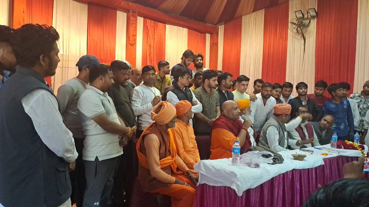 JanSanghParty's tweet photo. कार्यक्रम में स्वामी आनंद स्वरुप जी के सानिध्य में वर्त्तमान सरकार द्वारा पारित काला कानून वापसी और भविष्य में हिन्दुओं को विघटित करने वाली कोई भी योजना का पुरजोर विरोध किया जायेगा  जन संघ पार्टी जयेन्द्र सिंह @drrajshekhawat @kalisenachief 
#UGC_काला_कानून_वापस_लो https://t.co/fPRPmJoxLG