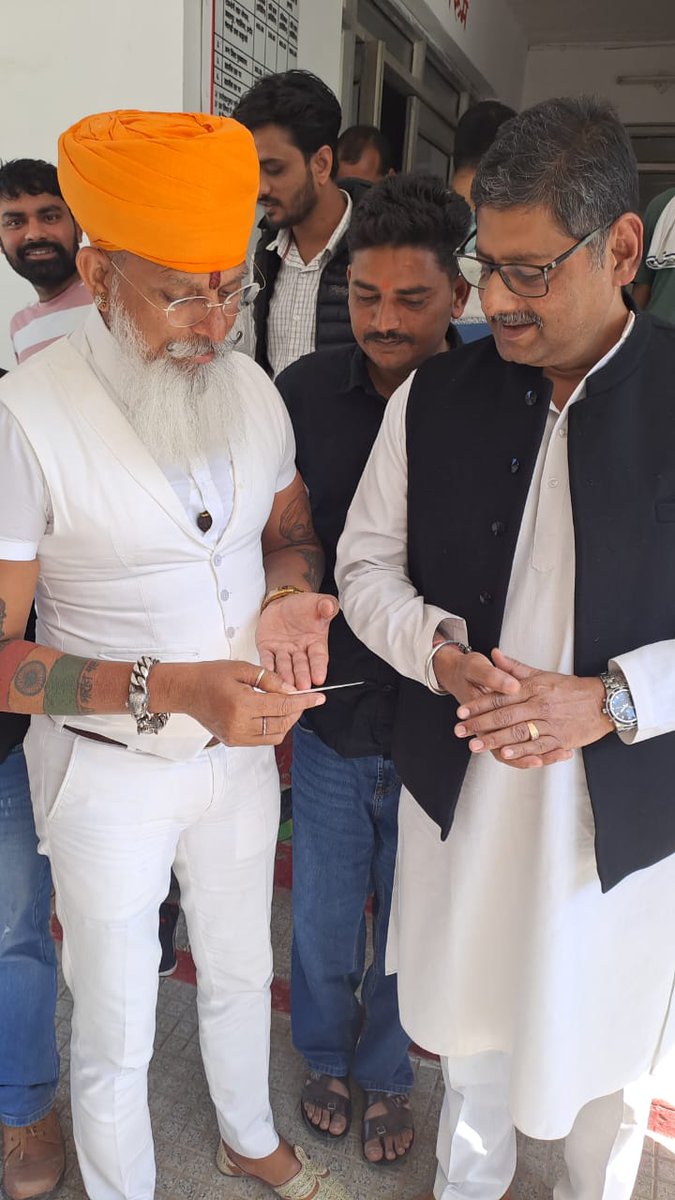 JanSanghParty's tweet photo. कार्यक्रम में स्वामी आनंद स्वरुप जी के सानिध्य में वर्त्तमान सरकार द्वारा पारित काला कानून वापसी और भविष्य में हिन्दुओं को विघटित करने वाली कोई भी योजना का पुरजोर विरोध किया जायेगा  जन संघ पार्टी जयेन्द्र सिंह @drrajshekhawat @kalisenachief 
#UGC_काला_कानून_वापस_लो https://t.co/fPRPmJoxLG