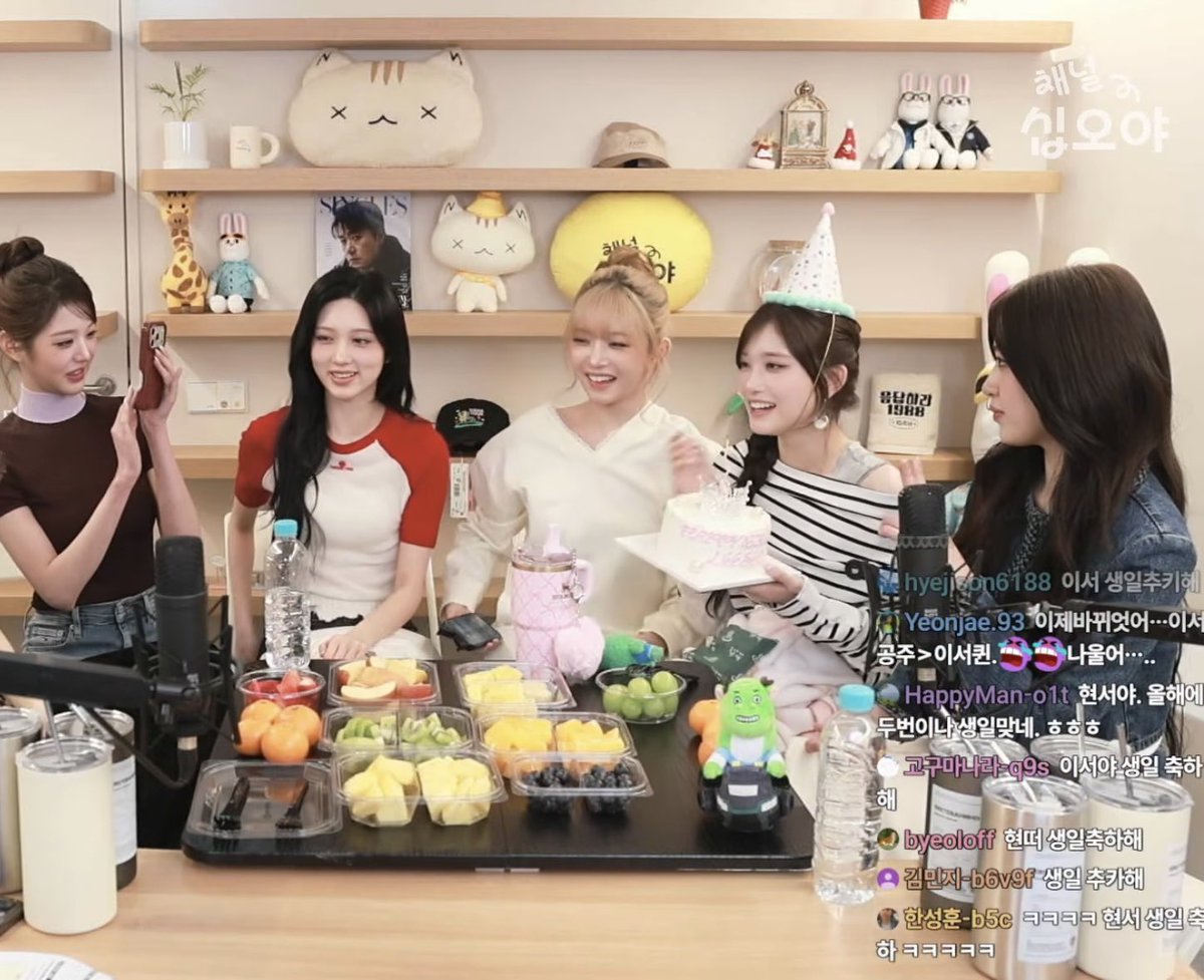 🐯ケーキよかったねえ〜🥹て微笑ましく見てたんだけど、スマホ構えてるのが🐰ちゃんだけになった瞬間🐶がしれっとピースし出して絶命。その技はなんですか？