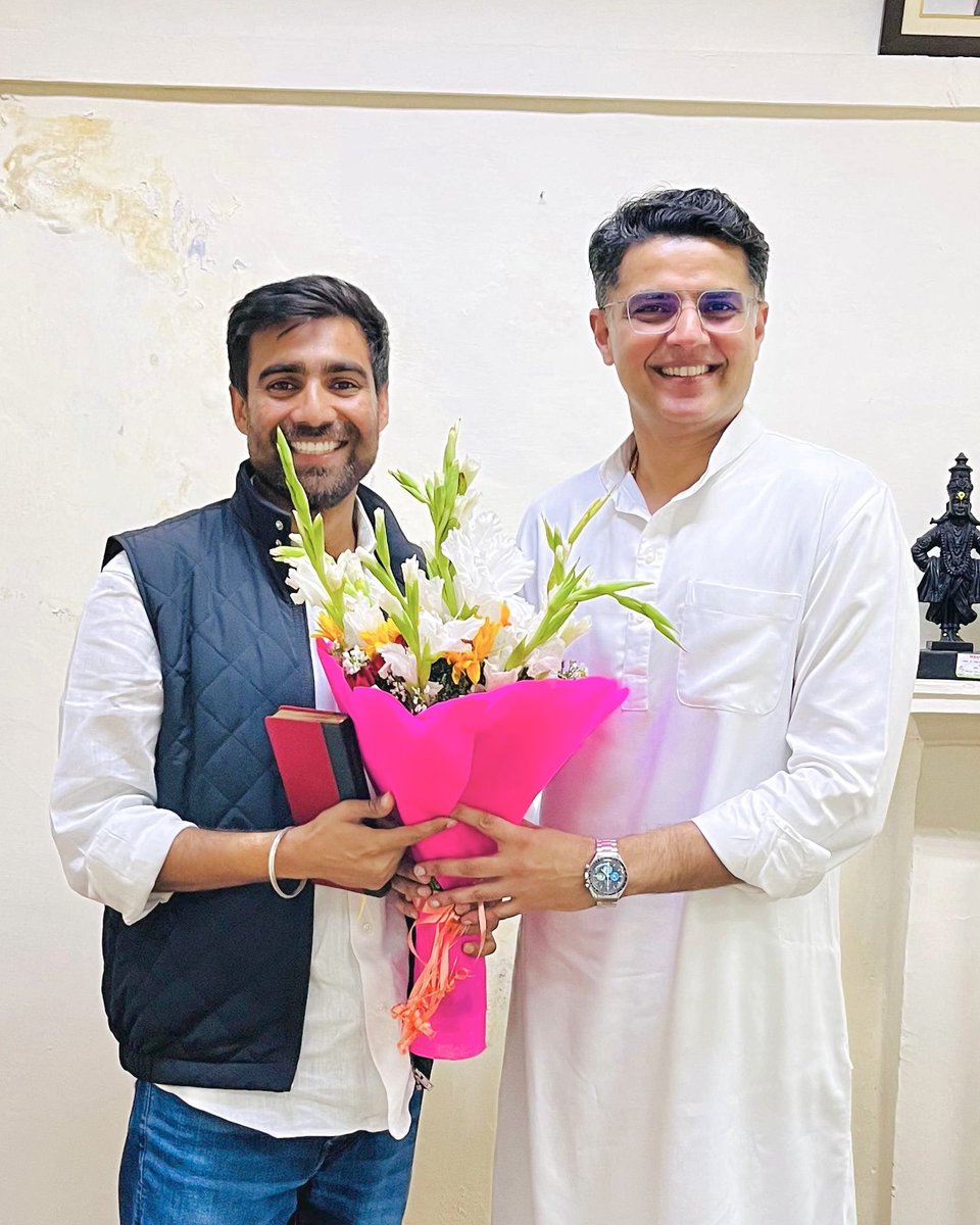VinodJakharIN's tweet photo. NSUI राष्ट्रीय अध्यक्ष की महत्वपूर्ण ज़िम्मेदारी सौंपे जाने के उपरांत भारतीय राष्ट्रीय कांग्रेस के महासचिव व राजस्थान के पूर्व उपमुख्यमंत्री,युवाओं के आदर्श आदरणीय सचिन पायलट जी से मुलाक़ात कर आभार व्यक्त किया और आगामी 28 फरवरी 2026 को आयोजित होने वाले “पदभार ग्रहण समारोह” में सादर आमंत्रित किया ।
@SachinPilot