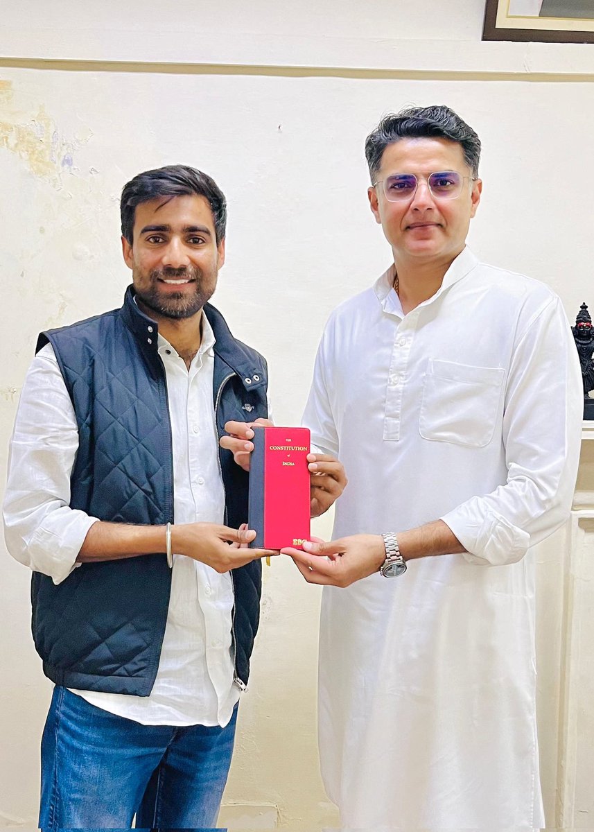 VinodJakharIN's tweet photo. NSUI राष्ट्रीय अध्यक्ष की महत्वपूर्ण ज़िम्मेदारी सौंपे जाने के उपरांत भारतीय राष्ट्रीय कांग्रेस के महासचिव व राजस्थान के पूर्व उपमुख्यमंत्री,युवाओं के आदर्श आदरणीय सचिन पायलट जी से मुलाक़ात कर आभार व्यक्त किया और आगामी 28 फरवरी 2026 को आयोजित होने वाले “पदभार ग्रहण समारोह” में सादर आमंत्रित किया ।
@SachinPilot