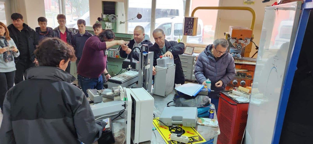 Ordu Büyükşehir Belediyesi'nden Eğitime Destek 
Ordu Büyükşehir Belediyesi, Ordu TOBB MTAL ve ORYAZ A.Ş. iş birliğinde üretilen CNC Torna ve CNC Freze tezgahları Ordu Büyükşehir Belediyesi işbirliği ile ilçemiz İsmail Yücel Mesleki ve Teknik Anadolu Lisesi'ne teslim edildi.