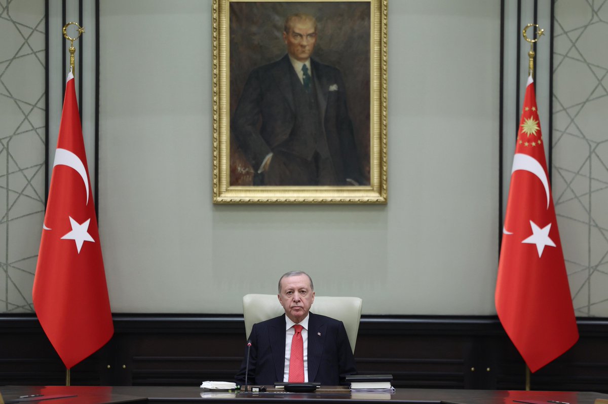 isikhanvedat's tweet image. Cumhurbaşkanımız Sayın @RTErdogan başkanlığında Cumhurbaşkanlığı Kabine Toplantımızı gerçekleştiriyoruz.