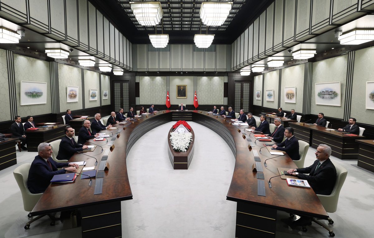 isikhanvedat's tweet image. Cumhurbaşkanımız Sayın @RTErdogan başkanlığında Cumhurbaşkanlığı Kabine Toplantımızı gerçekleştiriyoruz.