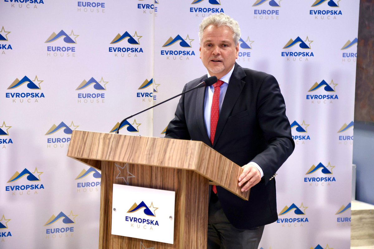 josattler's tweet photo. 4 yrs into Russia’s full-fledged invasion of Ukraine, this is not only about a war, but a test of whether borders can be changed by force. At a panel on European solidarity, together with our 🇺🇦 &amp; 🇨🇿 friends, the message was clear - for peace to last it must be just. 🇪🇺 🇺🇦 https://t.co/zEWwDFyQgi