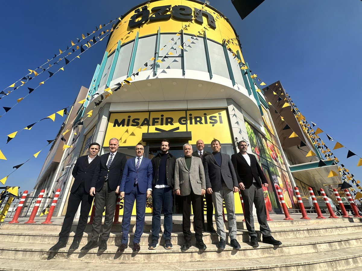 İnegöl’ümüzde hizmete açılan Özen Gross Market’i ziyaret ederek, firma Genel Müdürü Sn. Onur Özen’e hayırlı olsun dileklerimizi ilettik.

Rabb’im hayırlı işler, helalinden bol ve bereketli kazançlar nasip eylesin inşallah.

<a href="/inegol_akparti/">AK PARTİ İNEGÖL İLÇE BAŞKANLIĞI 🇹🇷</a> <a href="/_mustafadurmus_/">Mustafa Durmuş 🇹🇷</a> <a href="/alpertaban16/">Alper TABAN 🇹🇷</a>