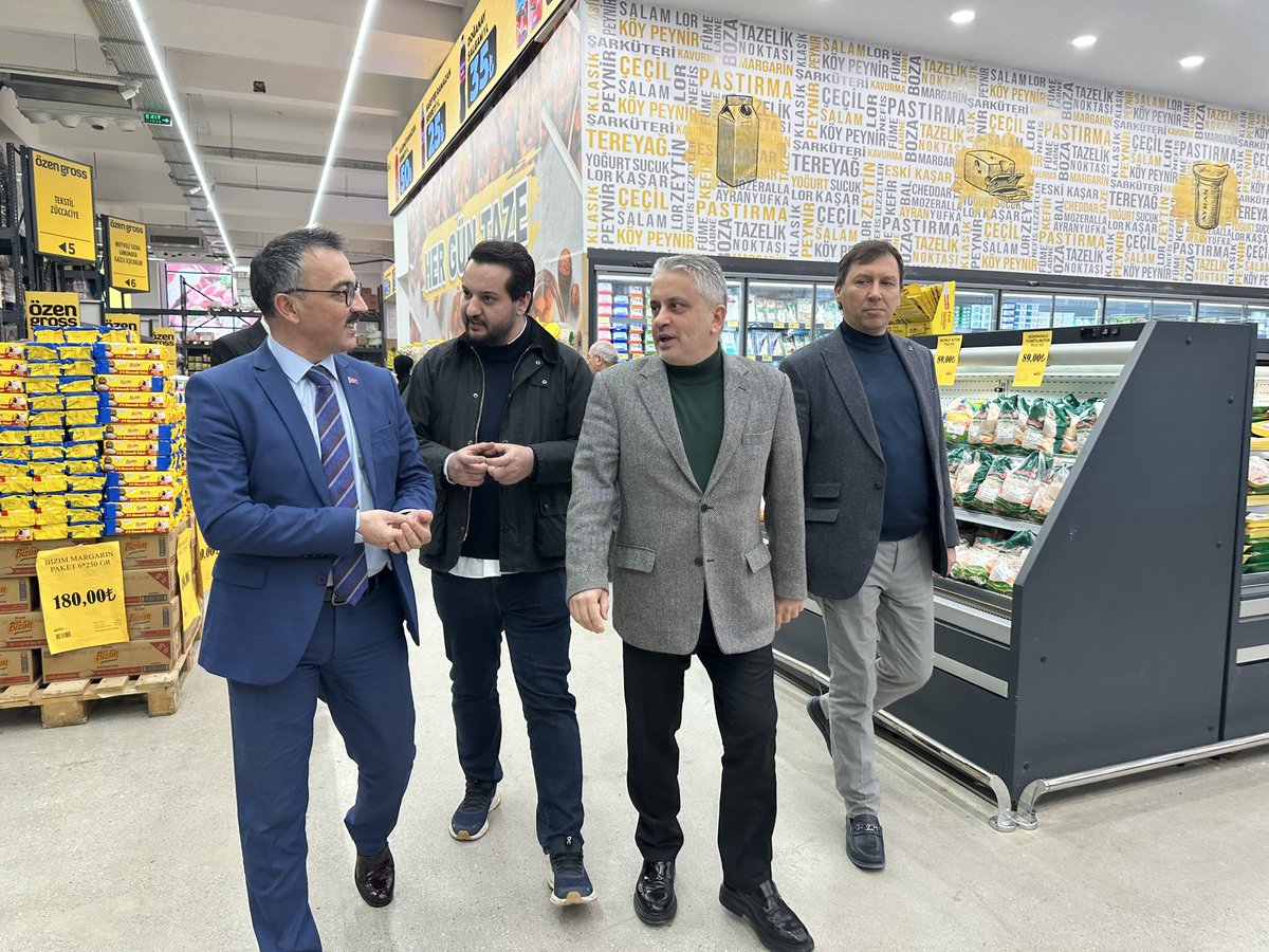ayhan_salman's tweet photo. İnegöl’ümüzde hizmete açılan Özen Gross Market’i ziyaret ederek, firma Genel Müdürü Sn. Onur Özen’e hayırlı olsun dileklerimizi ilettik.

Rabb’im hayırlı işler, helalinden bol ve bereketli kazançlar nasip eylesin inşallah.

@inegol_akparti @_mustafadurmus_ @alpertaban16 @__erenarslan @AdemogluKani
