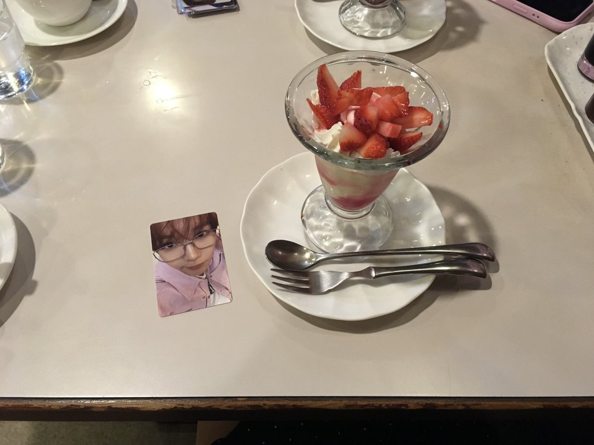 cutieryo_'s tweet photo. 🍓🫗🤍 https://t.co/0X0pnvmA1J