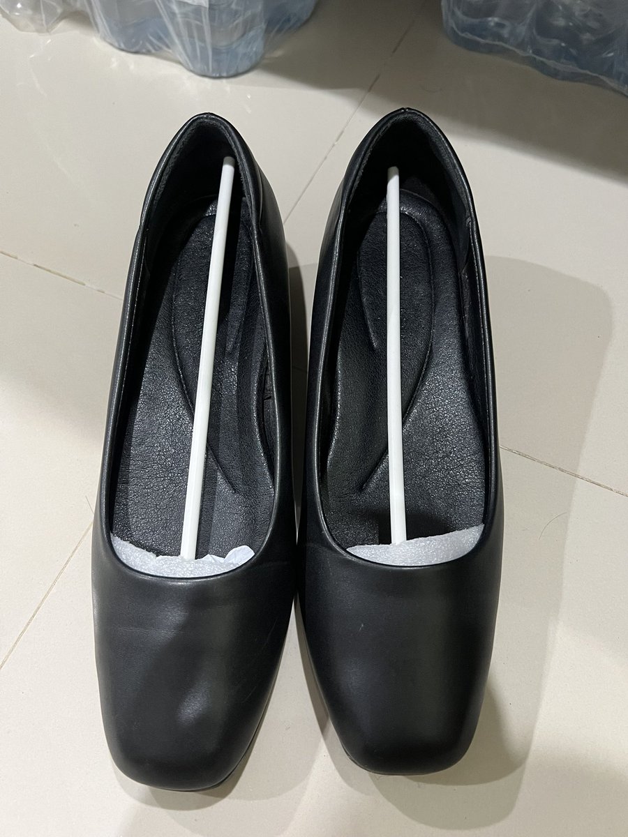 prim_tsssss's tweet photo. ส่งต่อรองเท้าคัทชู Bata เบอร์ 40 ใส่รับปริญญาครั้งเดียว ปล่อยต่อ 500 ส่งฟรีค่าา #ส่งต่อรองเท้า #ส่งต่อคัทชู #รองเท้าคัทชู #รองเท้าหุ้มส้น #รองเท้ามือสอง #ส่งต่อรองเท้าหุ้มส้น #รองเท้ารับปริญญา #Bata #บาจา https://t.co/VF5Qa2jul7