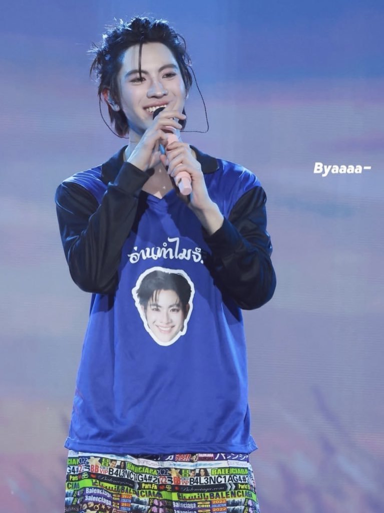 kinsomm's tweet image. ลุง : อ่านทำไม  
                                           หลาน : อ่านทำไมจ๊ะ

รู้เลยใครสอนมา55555555