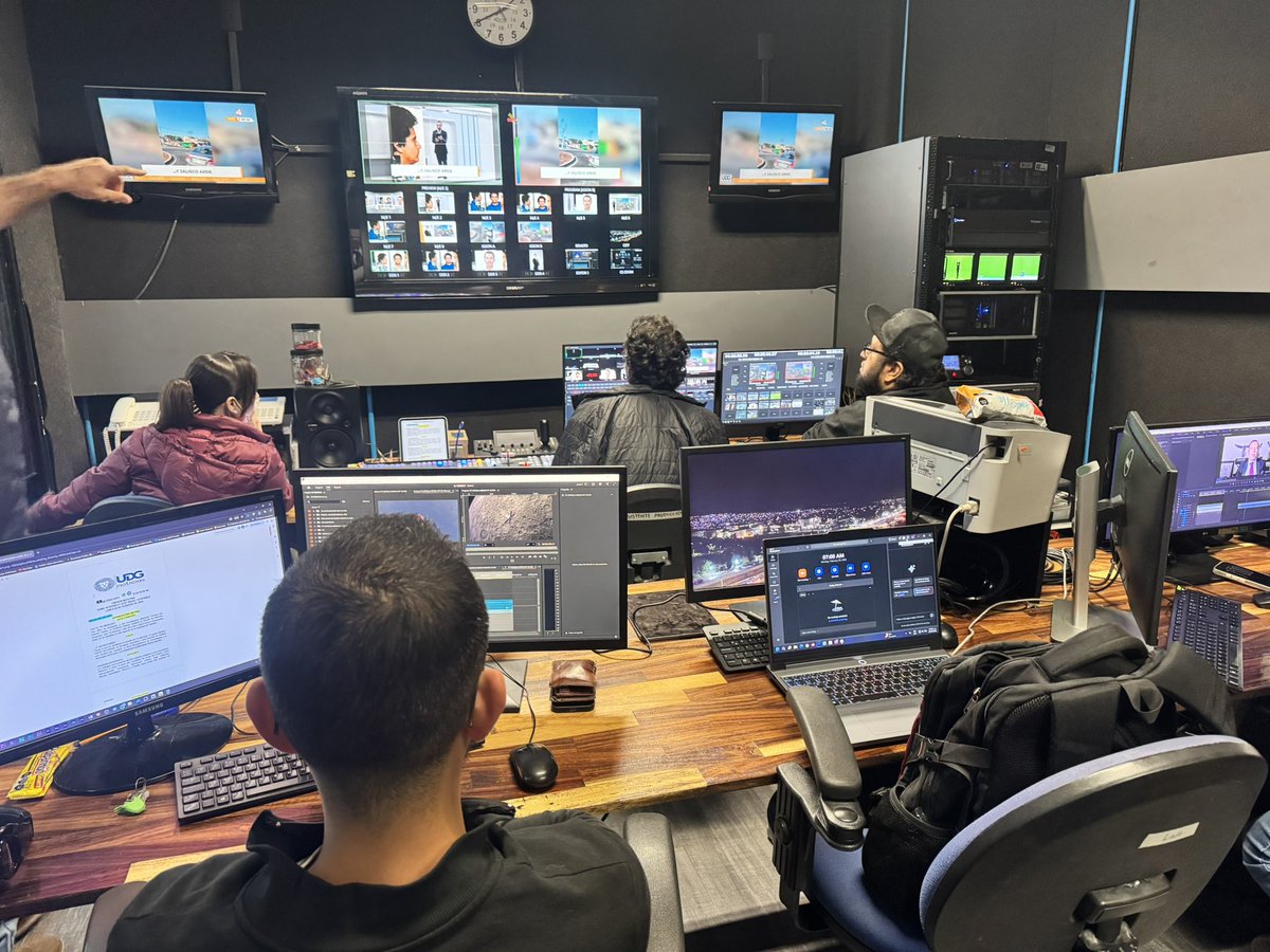 Ya estamos al aire. 
Y les podemos confirmar que la ciudad de GDL hoy luce vacía. 
Muy pocas unidades de Macrobús. 
Los servicios de DiDi y Uber están sin automóviles disponibles. 
Pasen a sintonízanos en <a href="/CANAL44TV/">Canal 44</a>