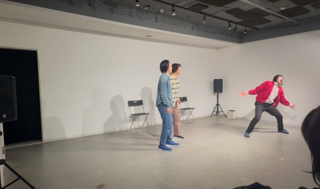 watanabekazuki1's tweet photo. 昼公演が終わった後に岡君から「カズキさんすいません、さっき気絶しかけました」と報告が！口から黒い煙をブハアアア！と吐くシーンで立ちくらみ&amp;酸欠状態に！その後記憶がないまま芝居を続行！けど何故か動きがいつもよりキレを増してた！ https://t.co/WTTppfo9os