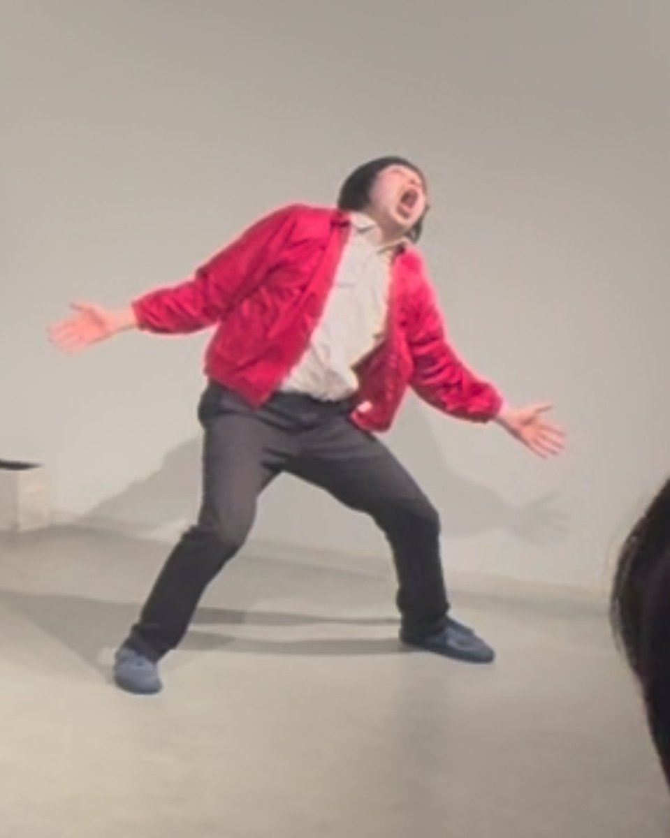 watanabekazuki1's tweet photo. 昼公演が終わった後に岡君から「カズキさんすいません、さっき気絶しかけました」と報告が！口から黒い煙をブハアアア！と吐くシーンで立ちくらみ&amp;酸欠状態に！その後記憶がないまま芝居を続行！けど何故か動きがいつもよりキレを増してた！ https://t.co/WTTppfo9os