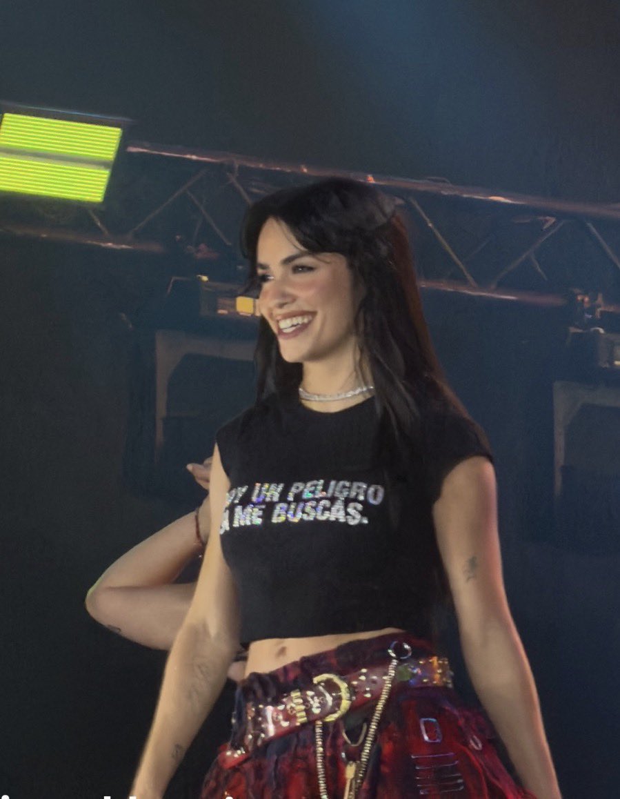 no puede tener esa sonrisa😭