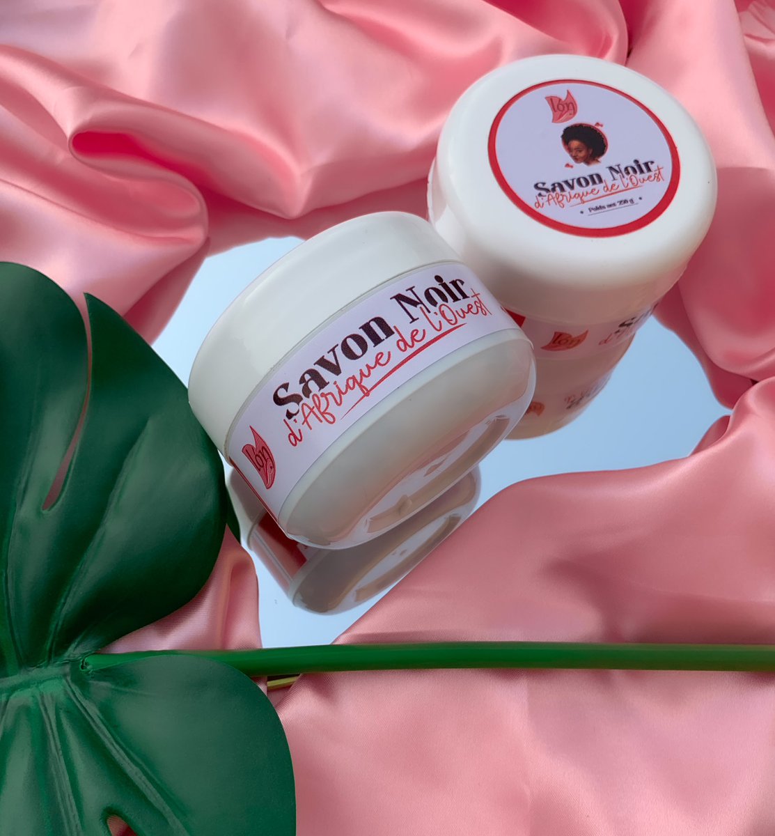 LE SAVON NOIR D'AFRIQUE DE L'OUEST est essentiellement constitué d'éléments naturels. Il peut servir de shampoing ou de savon de toilette. En plus d'être bio et économique, il est très efficace. 

2500frs • 250g
Douala 679785892
Disponible actuellement.