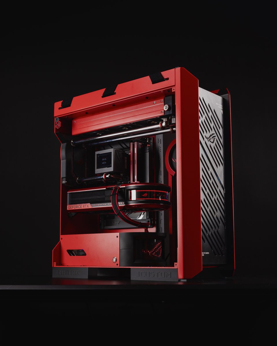 ASUS_ROG's tweet image. @jchu5664 turns the ROG Helios II into a ROG Matrix GeForce RTX 5090-inspired stunner. 💯​

From aluminum panels to ergonomic straps, every detail is bold and seamless. 🔥​

Explore more about the Helios II: ​
🖤 rog.gg/HeliosStrixII-B​
🤍 rog.gg/HeliosStrixII-W​

#ROG #PCbuild