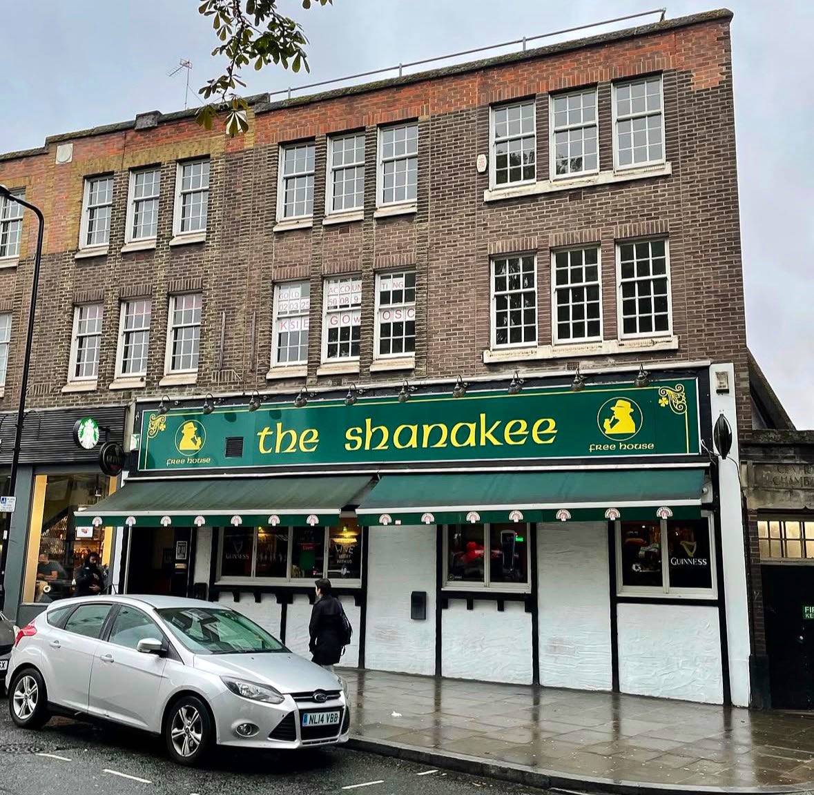LondonPubMap's tweet image. The Shanakee 
📍9-10, Central Buildings, The Broadway, London W5 2NT

This is a real friendly locals pub with an Irish soul. From the outside it’s not the most inviting but don’t let that put you off. A proper down to earth boozer. #pub  #ealing