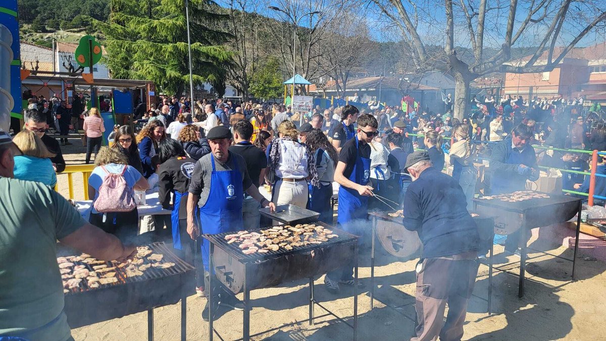 Lo mejor de nuestra #Fiesta de la #Matanza no es solo la tradición, ¡es nuestra gente! ❤️
Muchas gracias a los 8.000 vecinos y visitantes que pasaron por El Raso. Colaboradores y colaboradoras: sin vuestro trabajo y cariño, nada de esto sería realidad. 👏🐷 Muchas gracias a todos