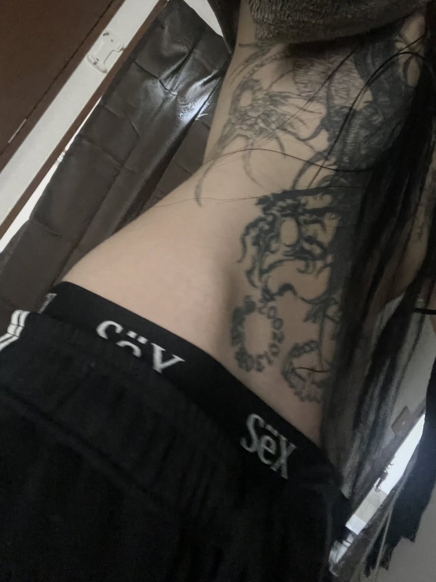 とむら tweet media