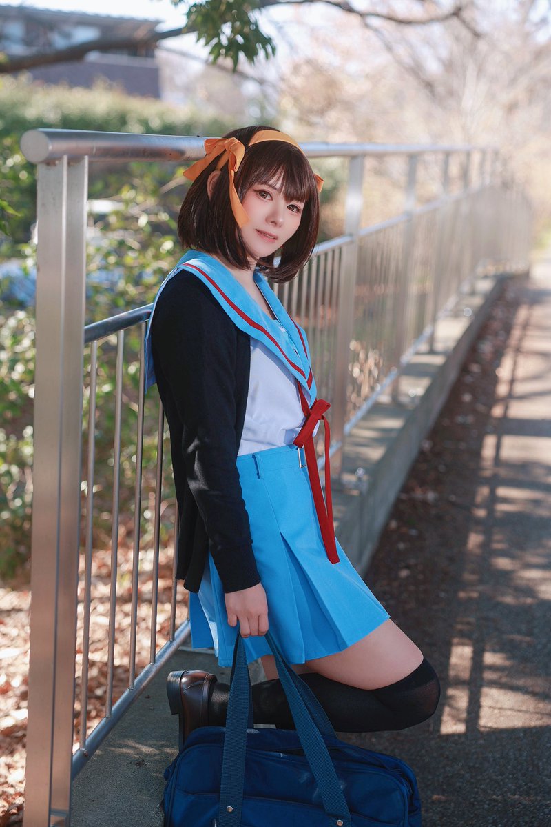 今日の冬服ハルヒそくほほほ 登校中のSOS団長🆘 📸 @gusui 団員