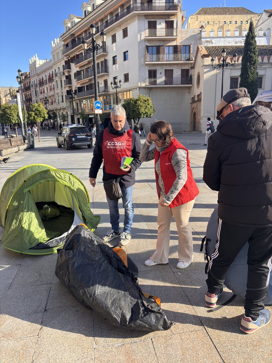 Hoy hemos comenzado nuestra acampada en Plaza Nueva en defensa de los servicios públicos en #Sevilla.

Y allí estaremos hasta que el alcalde <a href="/jlsanzalcalde/">José Luis Sanz</a> entienda que la gestión pública es la mejor opción para garantizar unos servicios de calidad para sus vecinos/as