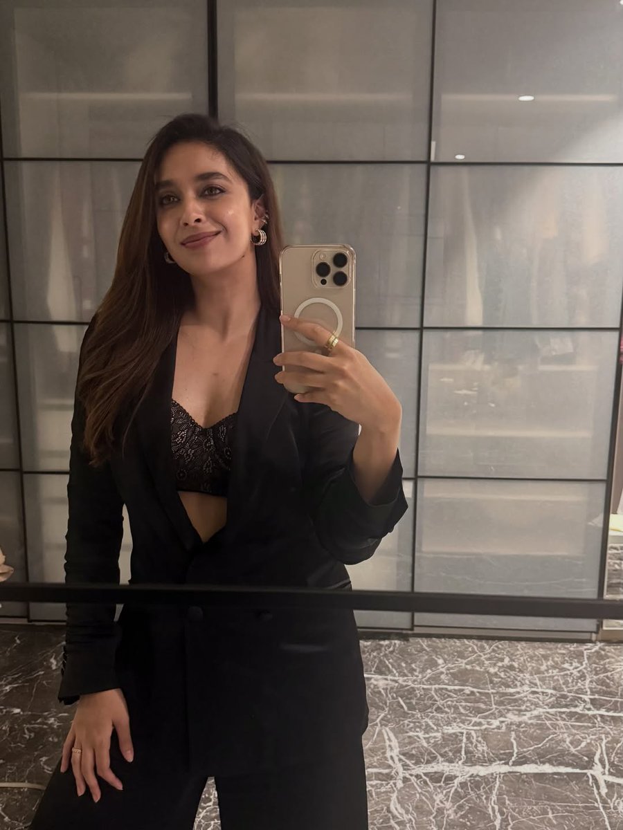 Trends Keerthy tweet media