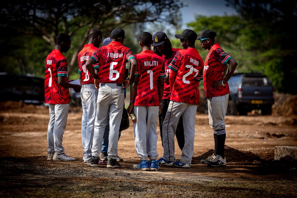 SoftballKenya's tweet photo. Trust, communication, and knowing the person next to you has your back no matter what

#softballkenya #softballlife #TeamKenya https://t.co/bM6wH8vv1F