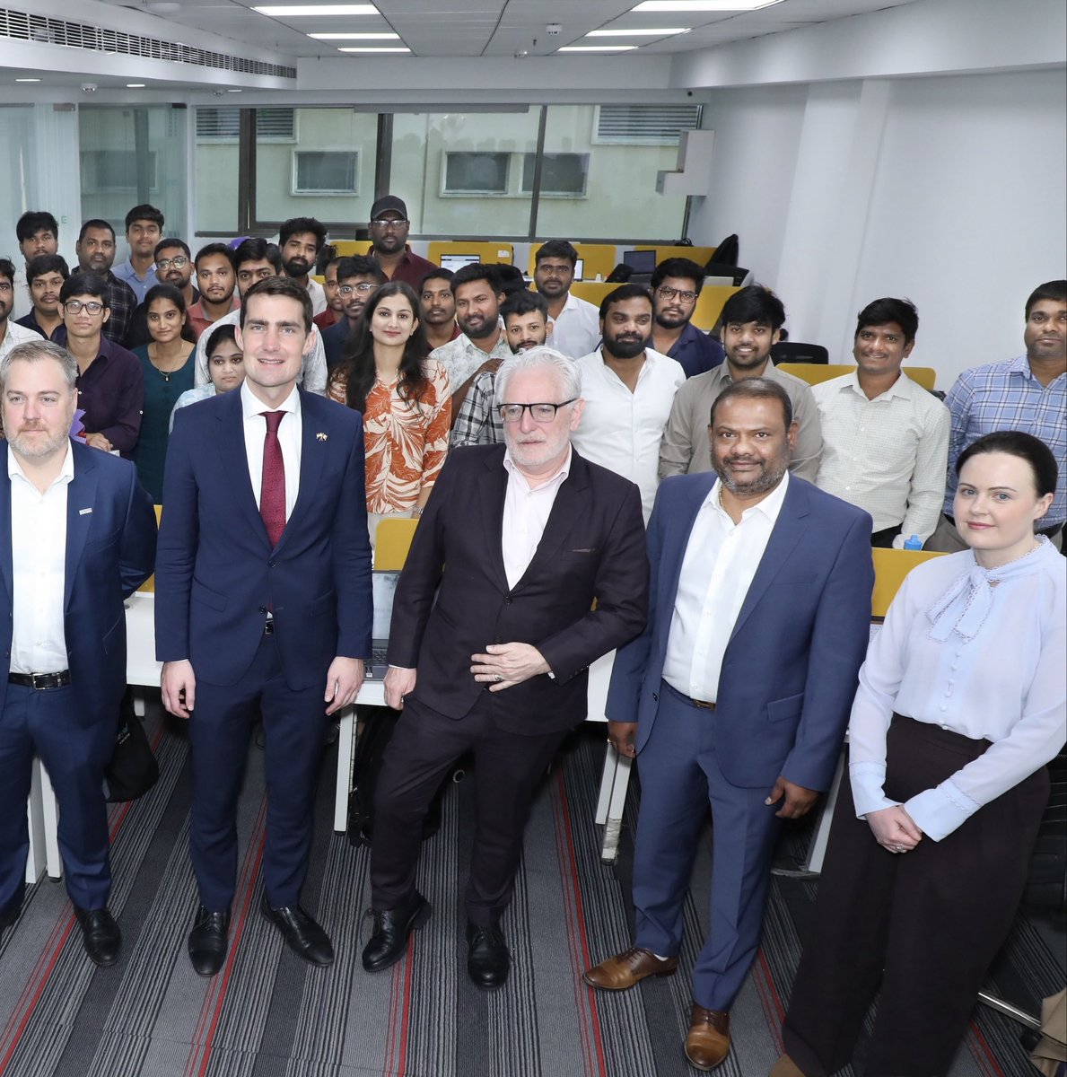 Test Triangle tweet media