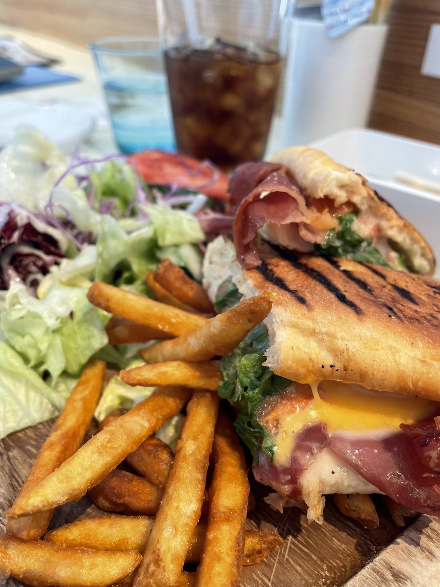 tacs_jp's tweet photo. 昨日は金沢港クルーズターミナルでランチ🍕🌭🍝なかなか素敵なお店でした
#S660 #海の食堂 #BAYARCE https://t.co/y7tiIQw0jn
