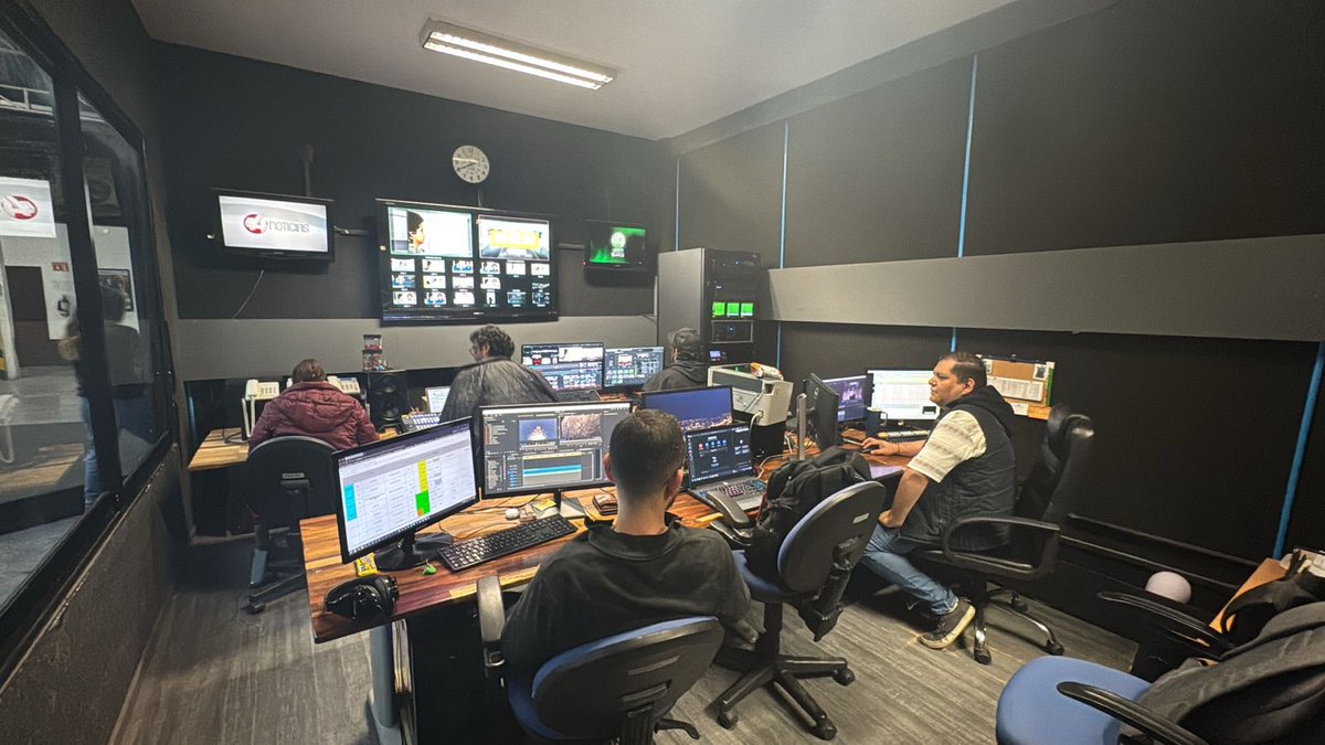 GabrielTorresEs's tweet photo. Listos para arrancar #UDGNoticias por @CANAL44TV y @RadioUdeG manténgase informado en https://t.co/6yGZeBpPU4 
Con @joseangelgtz https://t.co/uvFA78Gj6v