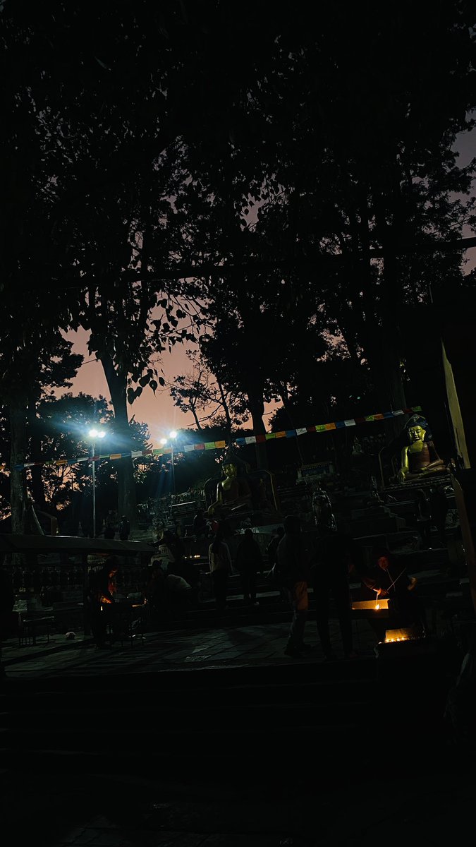 दिन ढल्यो अधेरी रातमा......... 🌙